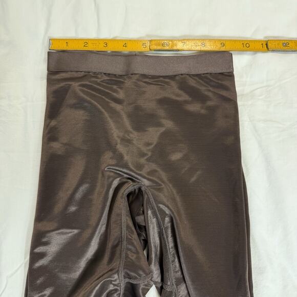 Skims Barely There Cropped Legging & High Waist Short Brown Size XXS Satin Silky - Picture 10 of 12